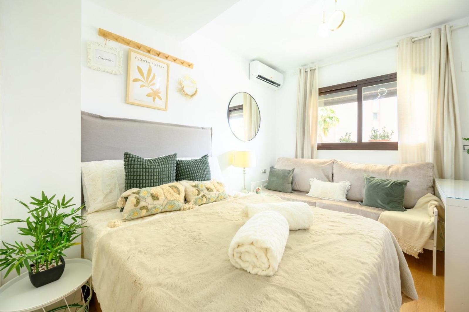 Estudio Con Parking Teatinos Living Apartment *